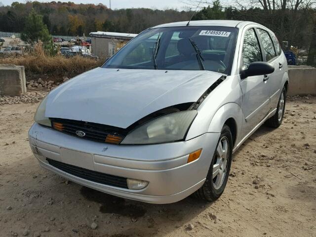 3FAFP37313R156405 - 2003 FORD FOCUS ZX5 SILVER photo 2