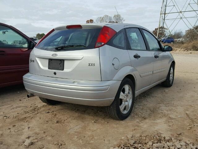 3FAFP37313R156405 - 2003 FORD FOCUS ZX5 SILVER photo 4