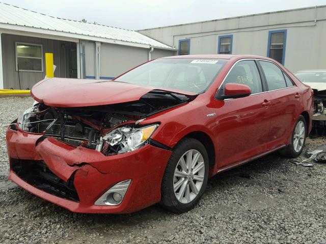 4T1BD1FK2EU109325 - 2014 TOYOTA CAMRY HYBR RED photo 2