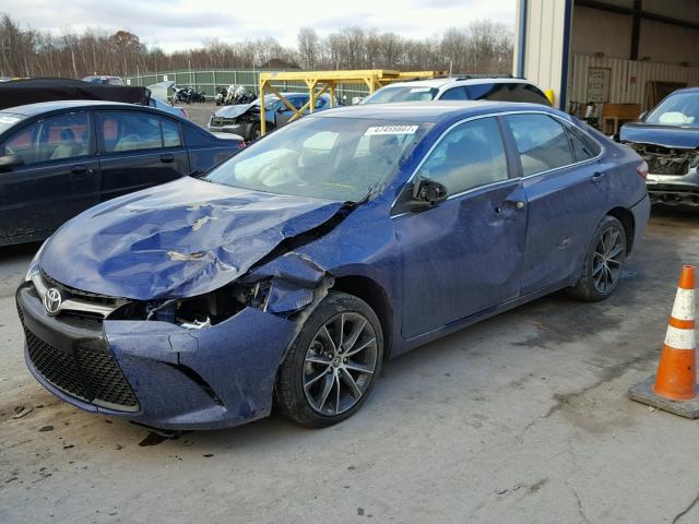 4T1BF1FK6FU882438 - 2015 TOYOTA CAMRY LE BLUE photo 2