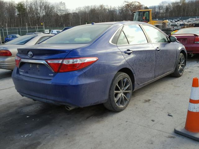 4T1BF1FK6FU882438 - 2015 TOYOTA CAMRY LE BLUE photo 4