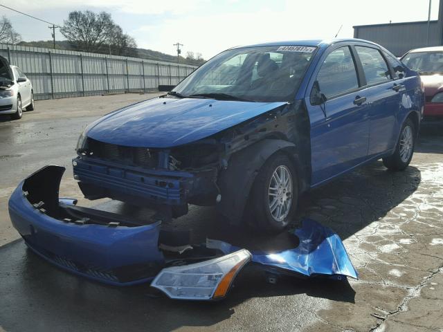 1FAHP3FNXAW203453 - 2010 FORD FOCUS SE BLUE photo 2