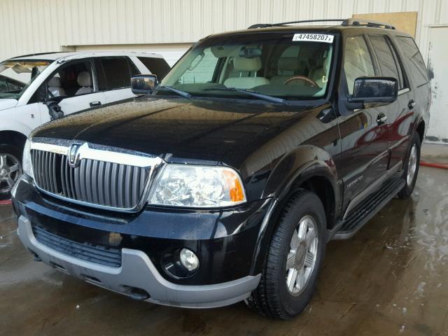 5LMFU28RX4LJ15831 - 2004 LINCOLN NAVIGATOR BLACK photo 2