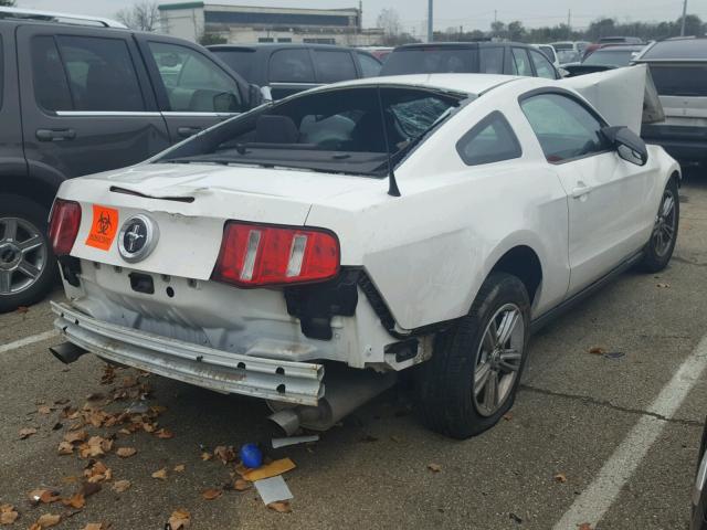 1ZVBP8AM0C5210476 - 2012 FORD MUSTANG WHITE photo 4