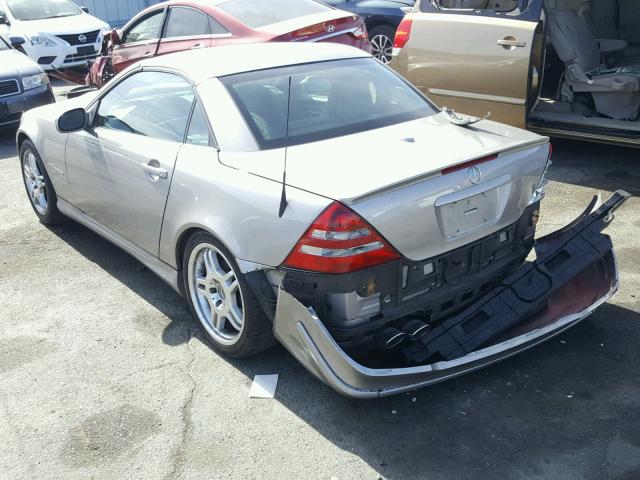 WDBKK66F93F292152 - 2003 MERCEDES-BENZ SLK 32 AMG SILVER photo 3