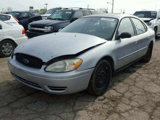 1FAFP56245A206196 - 2005 FORD TAURUS SEL SILVER photo 2