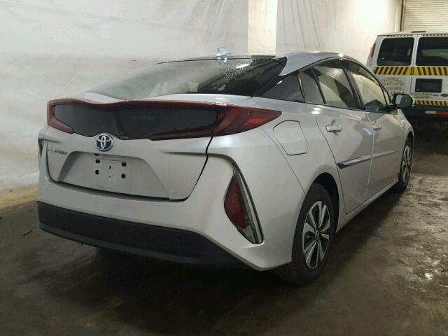 JTDKARFP7H3057952 - 2017 TOYOTA PRIUS PRIM 银色 照片 4