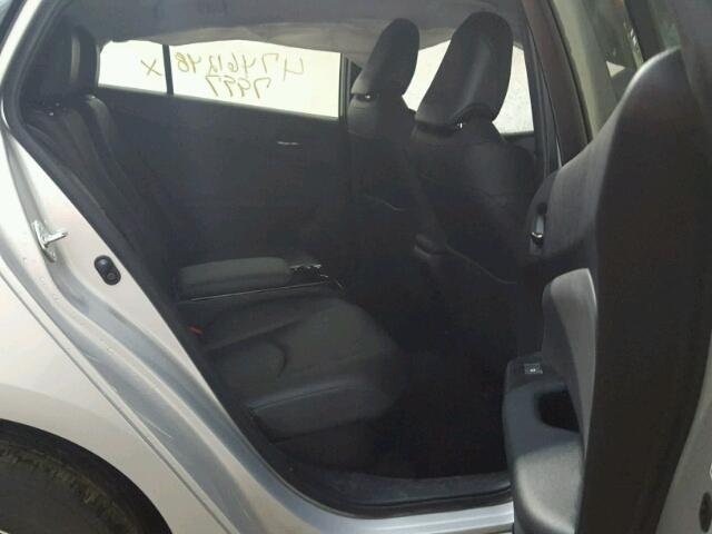 JTDKARFP7H3057952 - 2017 TOYOTA PRIUS PRIM 银色 照片 6