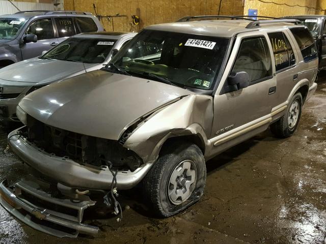 1GNDT13W82K222542 - 2002 CHEVROLET BLAZER SILVER photo 2