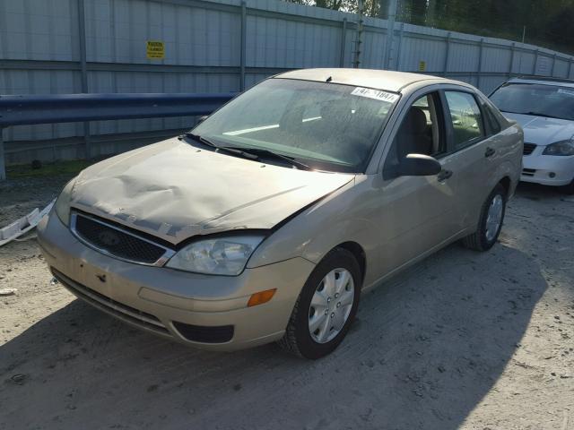 1FAFP34N16W172126 - 2006 FORD FOCUS ZX4 GOLD photo 2