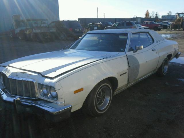 6G30S229335 - 1976 FORD GRNDTORINO WHITE photo 2