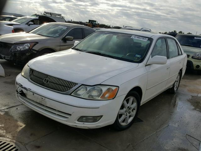 4T1BF28B3YU058984 - 2000 TOYOTA AVALON XL WHITE photo 2