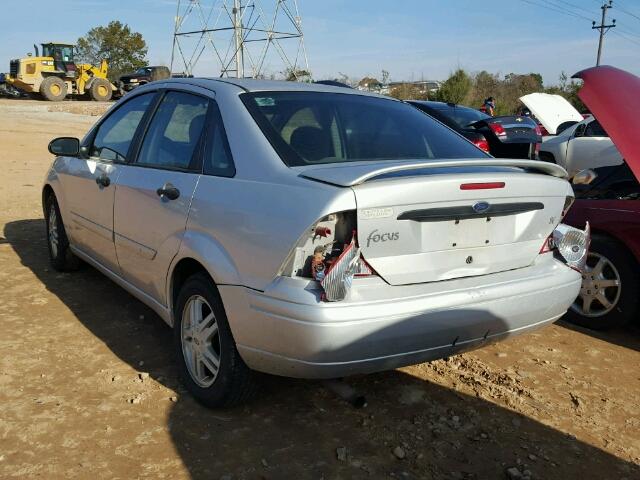 1FAFP3437YW356634 - 2000 FORD FOCUS SE SILVER photo 3