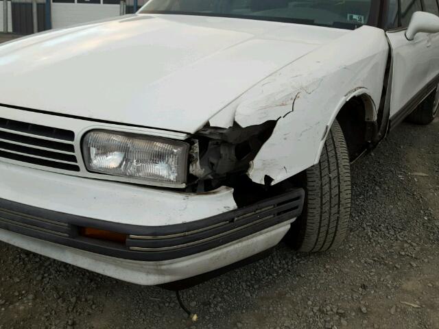 1G3HN52L4R4800069 - 1994 OLDSMOBILE 88 ROYALE WHITE photo 10