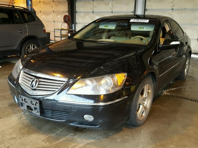 JH4KB16566C005401 - 2006 ACURA RL BLACK photo 2