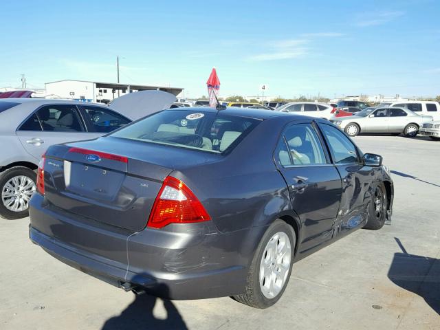 3FAHP0HA3BR236131 - 2011 FORD FUSION SE GRAY photo 4