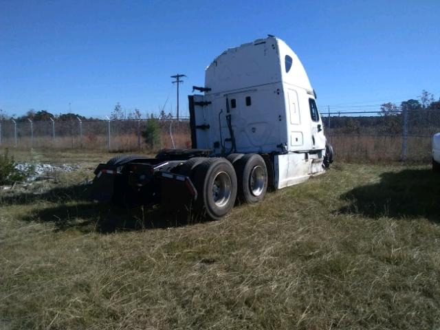 1FUJGLD53GLGX7930 - 2016 FREIGHTLINER CASCADIA 1 WHITE photo 4