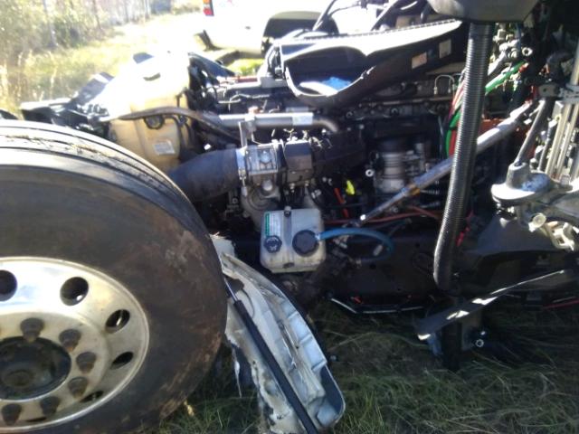 1FUJGLD53GLGX7930 - 2016 FREIGHTLINER CASCADIA 1 WHITE photo 7