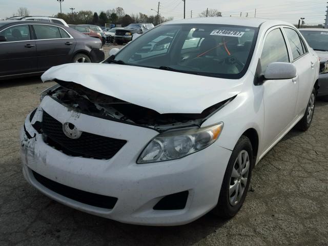 1NXBU4EE6AZ241589 - 2010 TOYOTA COROLLA BA WHITE photo 2