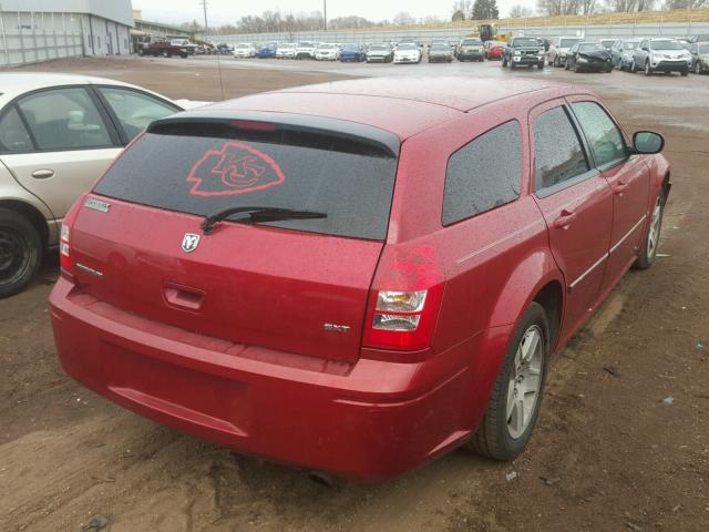 2D4FV47V46H442548 - 2006 DODGE MAGNUM SXT RED photo 4