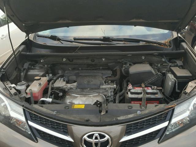 JTMRFREV4D5014703 - 2013 TOYOTA RAV4 XLE GOLD photo 7