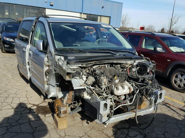 2A8HR54P28R817400 - 2008 CHRYSLER TOWN & COU SILVER photo 1