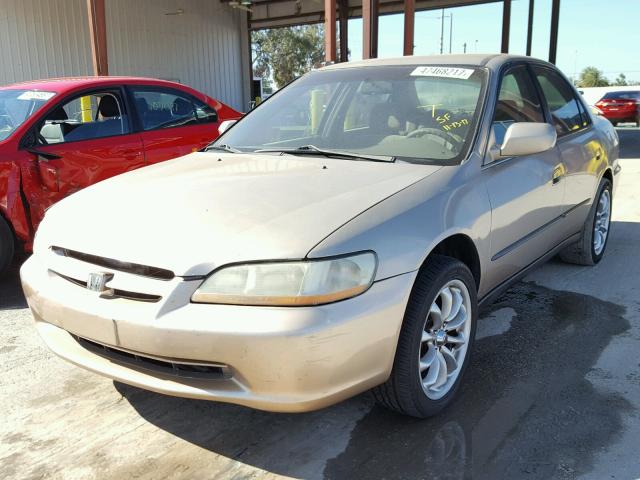 1HGCG5549YA047505 - 2000 HONDA ACCORD LX GOLD photo 2