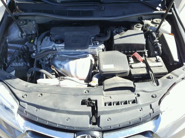 4T4BF1FK3GR539867 - 2016 TOYOTA CAMRY LE 灰色 照片 7