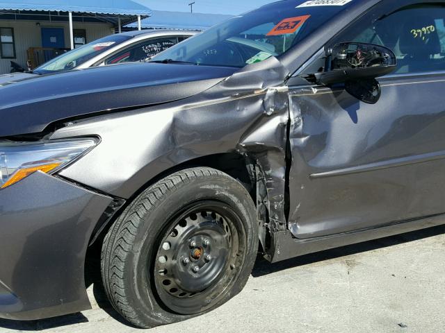 4T4BF1FK3GR539867 - 2016 TOYOTA CAMRY LE 灰色 照片 9
