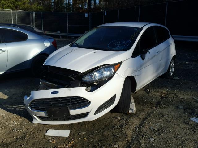 3FADP4EJ6FM187018 - 2015 FORD FIESTA SE WHITE photo 2