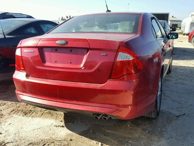 3FAHP0HA5CR420598 - 2012 FORD FUSION SE RED photo 4