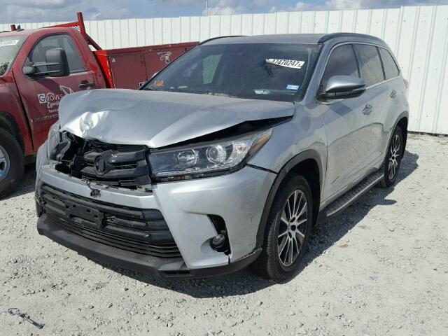 5TDKZRFH2HS509323 - 2017 TOYOTA HIGHLANDER GRAY photo 2