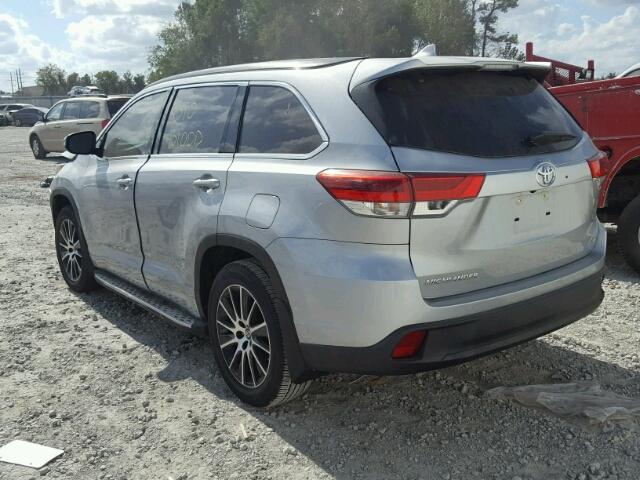 5TDKZRFH2HS509323 - 2017 TOYOTA HIGHLANDER GRAY photo 3