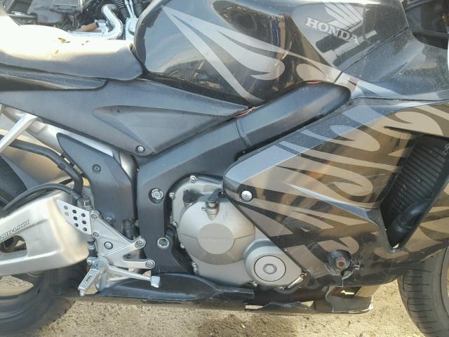 JH2PC37045M208712 - 2005 HONDA CBR600 RR BLACK photo 7