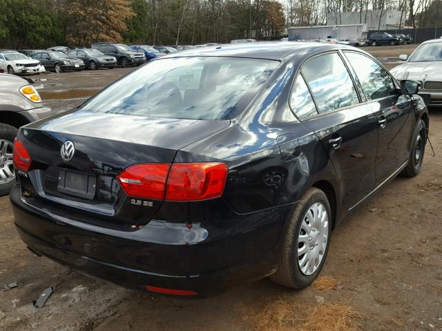 3VWDZ7AJ9BM054689 - 2011 VOLKSWAGEN JETTA SE BLACK photo 4