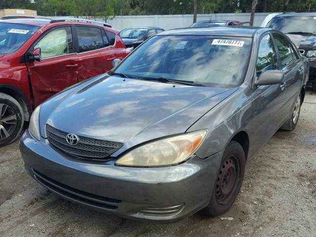 4T1BE32K32U577901 - 2002 TOYOTA CAMRY LE GRAY photo 2