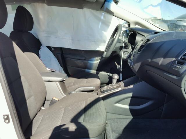 3KPFK4A79HE045853 - 2017 KIA FORTE LX SILVER photo 5