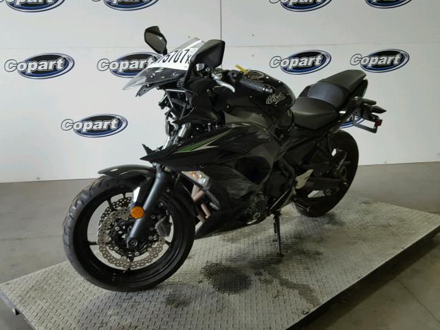 JKAEXEJ16HDA01886 - 2017 KAWASAKI EX650 J შავი ფოტო 2