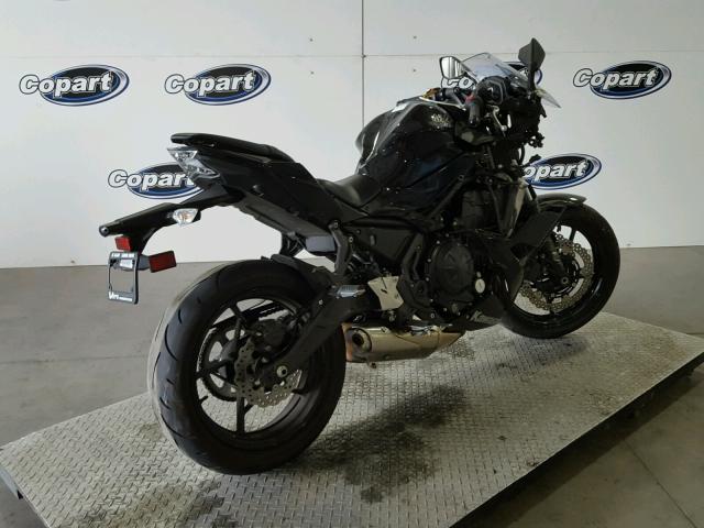 JKAEXEJ16HDA01886 - 2017 KAWASAKI EX650 J შავი ფოტო 4