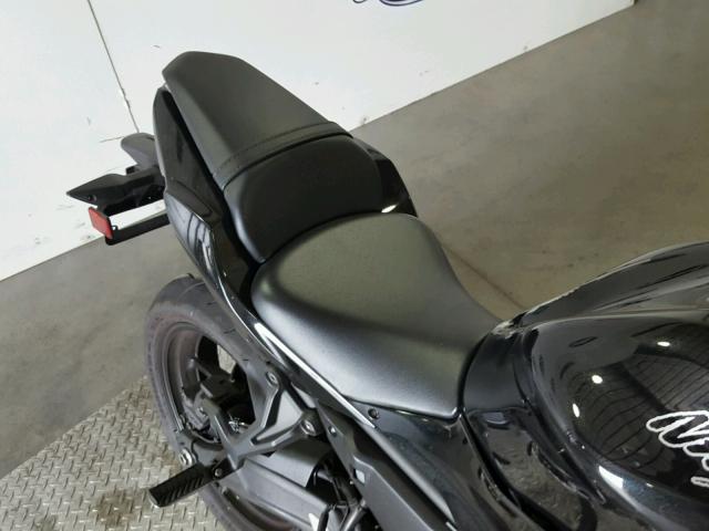 JKAEXEJ16HDA01886 - 2017 KAWASAKI EX650 J შავი ფოტო 6