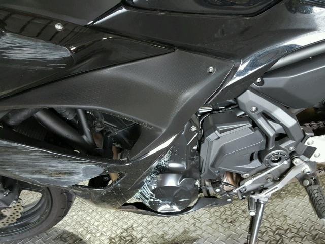 JKAEXEJ16HDA01886 - 2017 KAWASAKI EX650 J შავი ფოტო 7