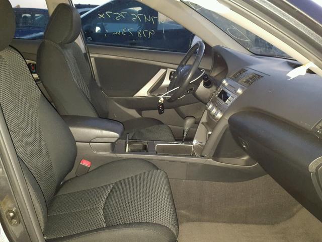 4T1BF3EK5BU194485 - 2011 TOYOTA CAMRY BASE GRAY photo 5