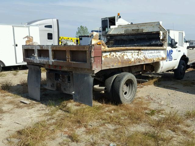 3FDAF56F7YMA19242 - 2000 FORD F550 SUPER WHITE photo 4