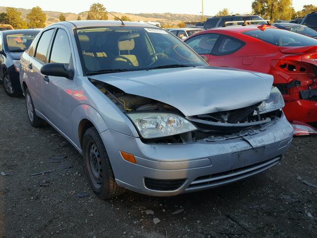 1FAHP34N66W215884 - 2006 FORD FOCUS ZX4 SILVER photo 1