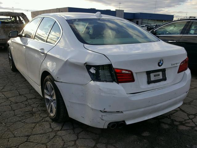 WBAXH5C55CDW05637 - 2012 BMW 528 XI WHITE photo 3