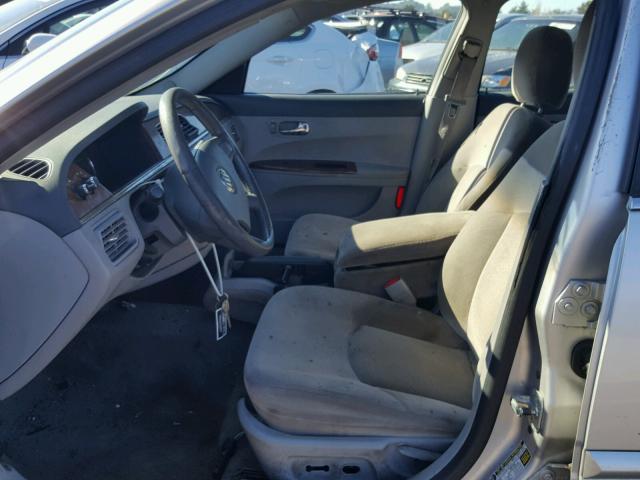 2G4WC532051222380 - 2005 BUICK LACROSSE C SILVER photo 5