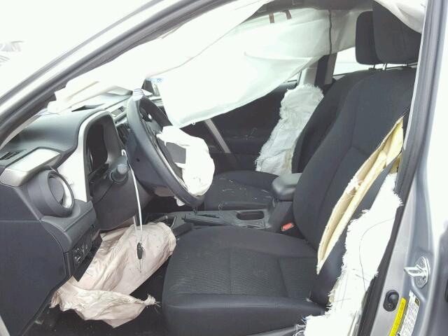 2T3ZFREV4HW343268 - 2017 TOYOTA RAV4 LE Gümüş foto 5