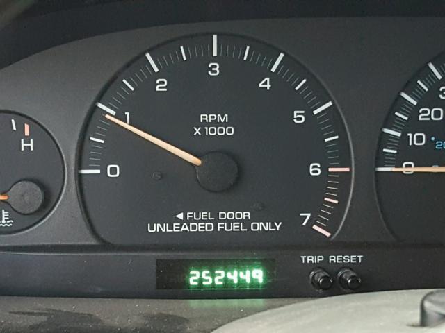 2C4GJ44R5YR801942 - 2000 CHRYSLER GRAND VOYA Արծաթագույն լուսանկար 8