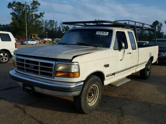 1FTHX25M6NKA18195 - 1992 FORD F250 WHITE photo 2