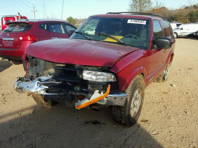 1GNCT18WX1K169572 - 2001 CHEVROLET BLAZER RED photo 2